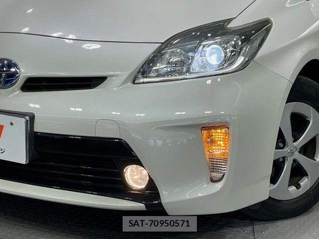 Toyota PRIUS 2015-12 7903246-11