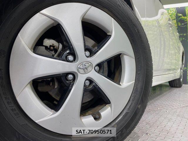Toyota PRIUS 2015-12 7903246-12