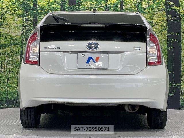 Toyota PRIUS 2015-12 7903246-14