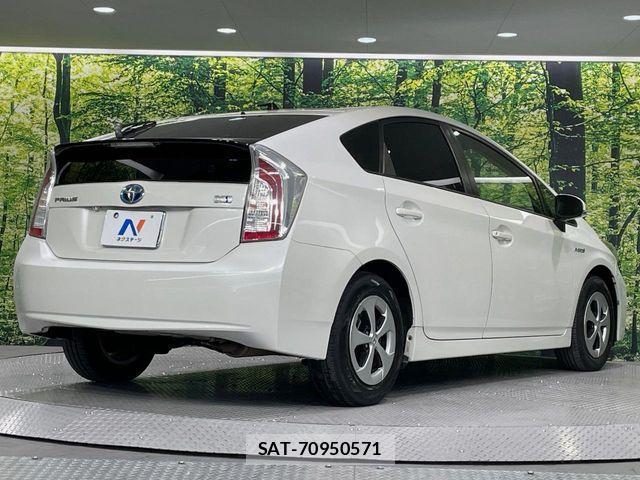 Toyota PRIUS 2015-12 7903246-16