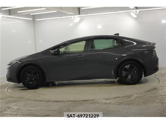 Toyota PRIUS 2024-03 7903238-7