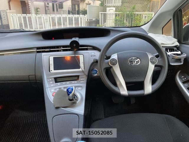 Toyota PRIUS 2013-05 7963342-11