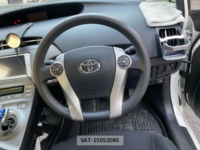 Toyota PRIUS 2013-05 7963342-13