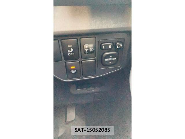 Toyota PRIUS 2013-05 7963342-20