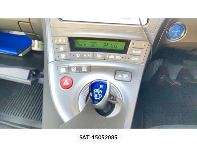 Toyota PRIUS 2013-05 7963342-22
