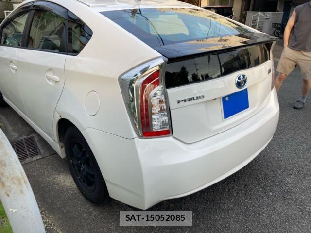 Toyota PRIUS 2013-05 7963342-3