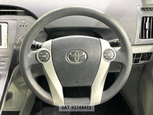 Toyota PRIUS 2013-07 7963336-10