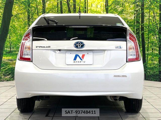 Toyota PRIUS 2013-07 7963336-14