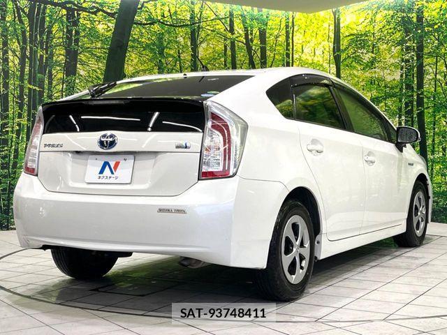 Toyota PRIUS 2013-07 7963336-16