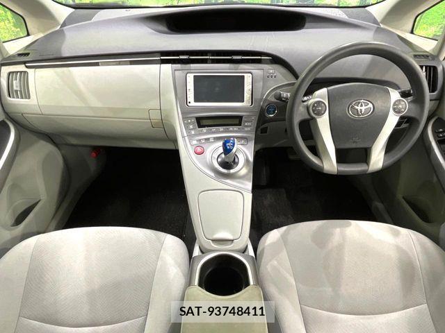Toyota PRIUS 2013-07 7963336-1