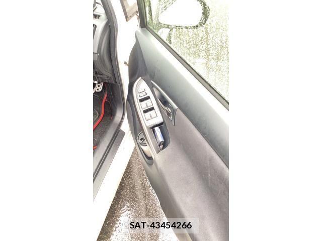 Toyota PRIUS 2015-03 7963339-11