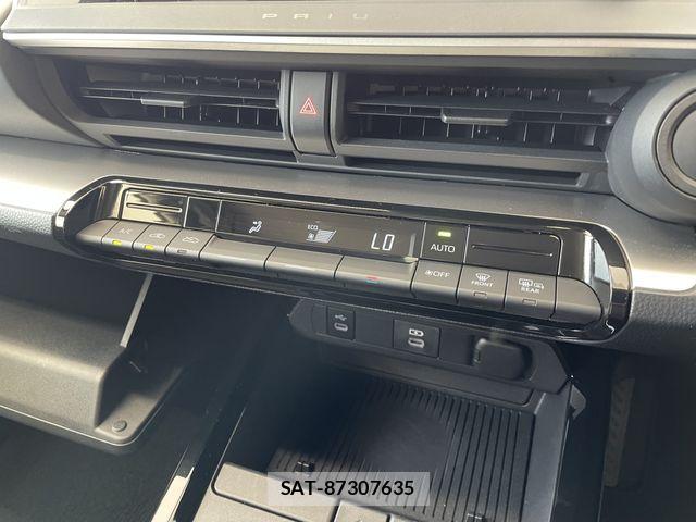 Toyota PRIUS 2023-11 7963320-14