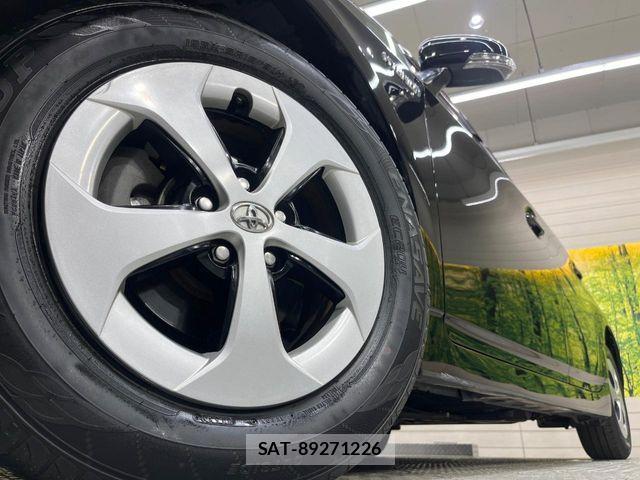 Toyota PRIUS 2015-03 7963335-12