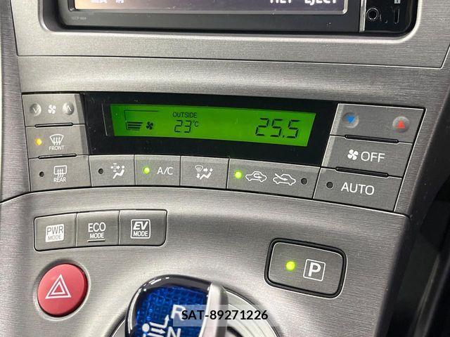 Toyota PRIUS 2015-03 7963335-6