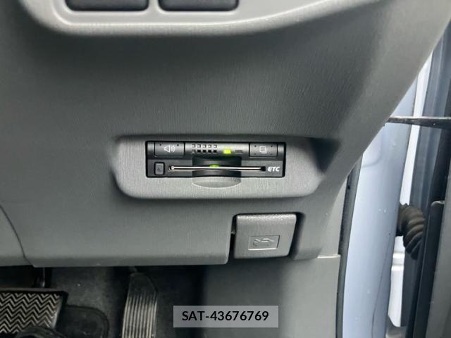 Toyota PRIUS 2010-03 7963344-19