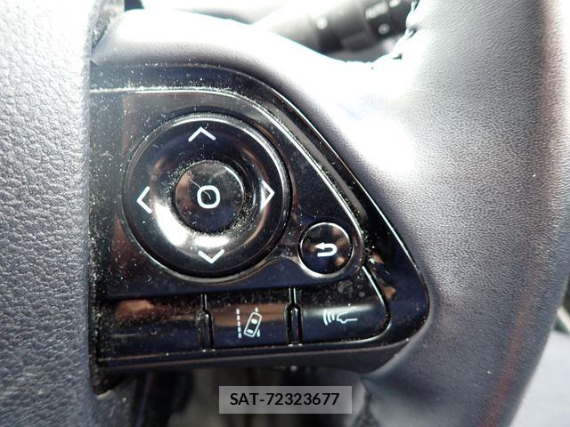 Toyota PRIUS 2019-04 7963299-12
