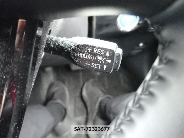 Toyota PRIUS 2019-04 7963299-13