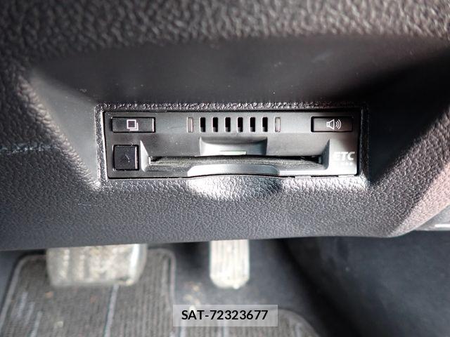 Toyota PRIUS 2019-04 7963299-14