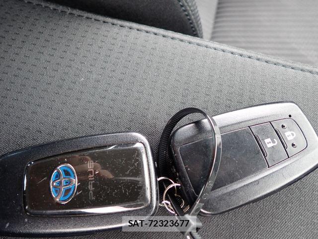 Toyota PRIUS 2019-04 7963299-24