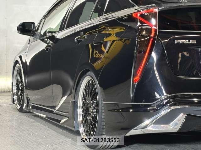 Toyota PRIUS 2015-12 7963322-13