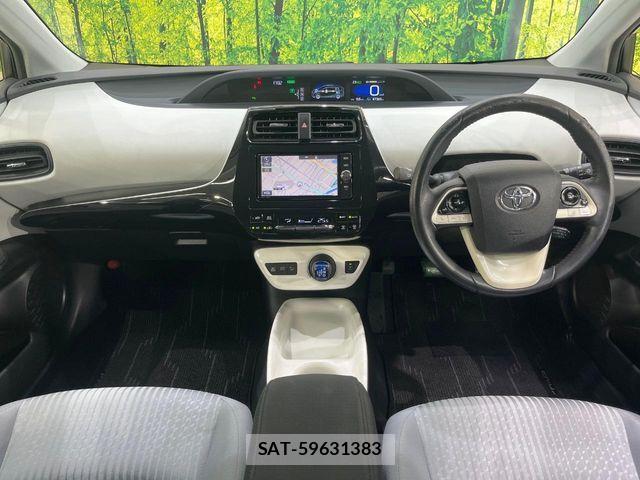 Toyota PRIUS 2018-02 7963323-1