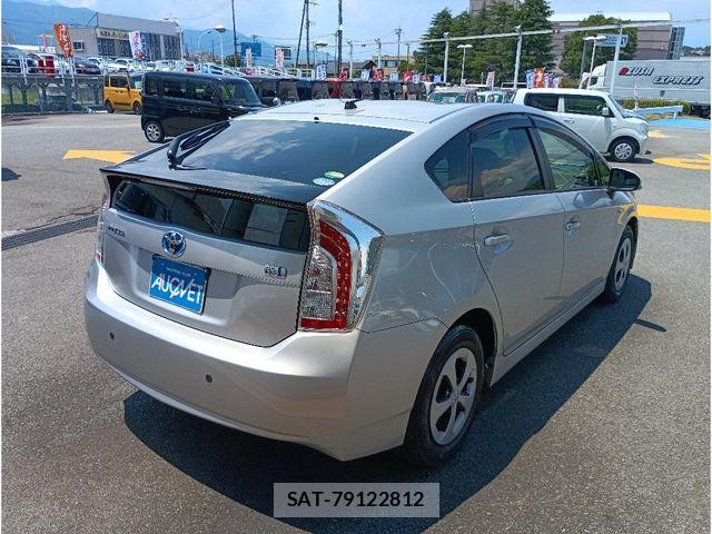 Toyota PRIUS 2014-02 7963338-1