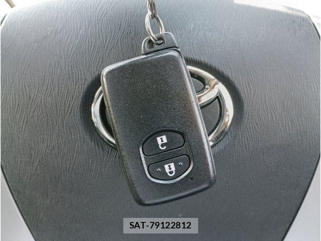 Toyota PRIUS 2014-02 7963338-26