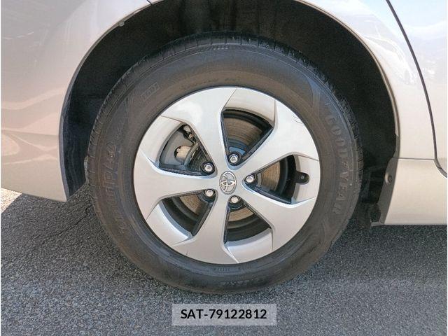 Toyota PRIUS 2014-02 7963338-28