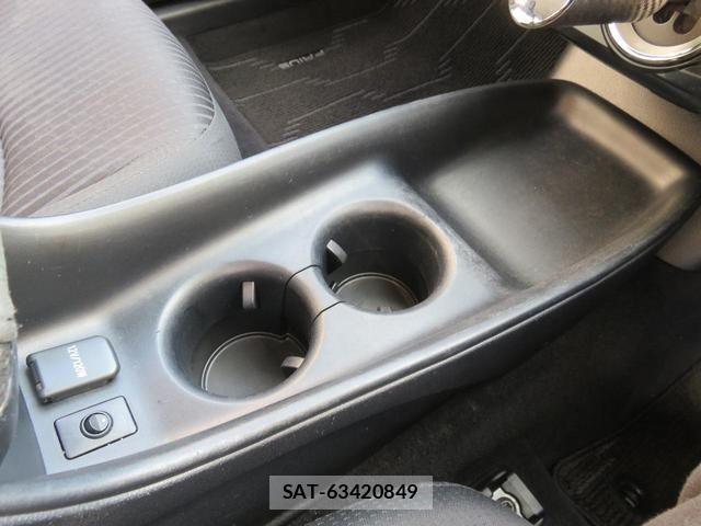 Toyota PRIUS 2016-04 7980640-26