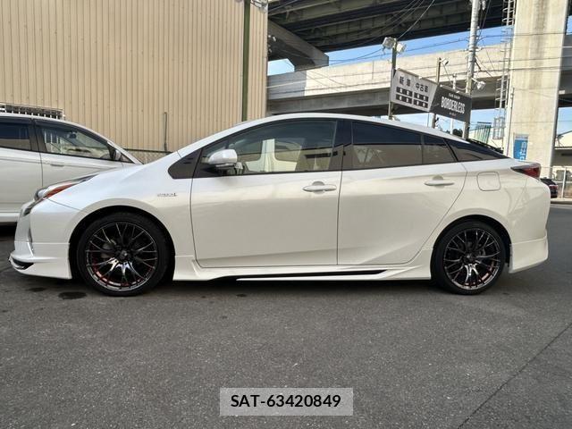 Toyota PRIUS 2016-04 7980640-4