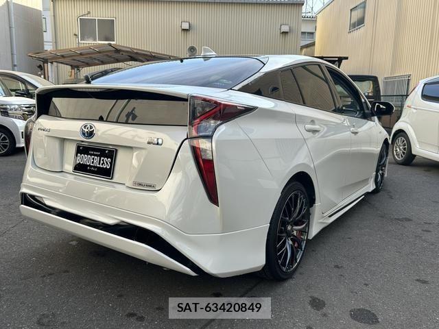 Toyota PRIUS 2016-04 7980640-7