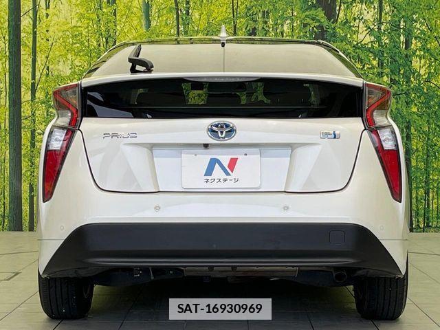Toyota PRIUS 2018-10 7980635-14