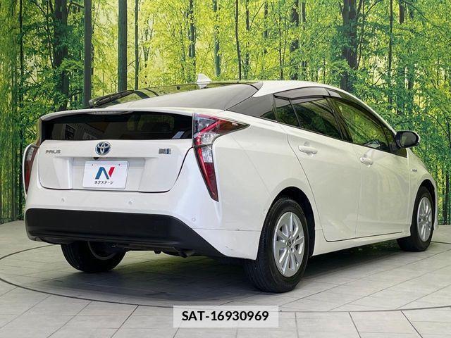 Toyota PRIUS 2018-10 7980635-16