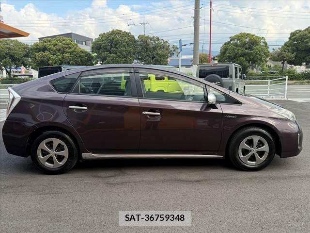 Toyota PRIUS 2013-08 7980667-10