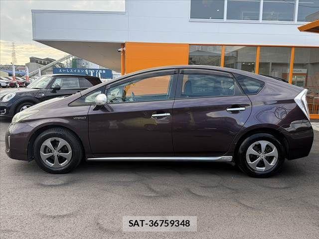 Toyota PRIUS 2013-08 7980667-11