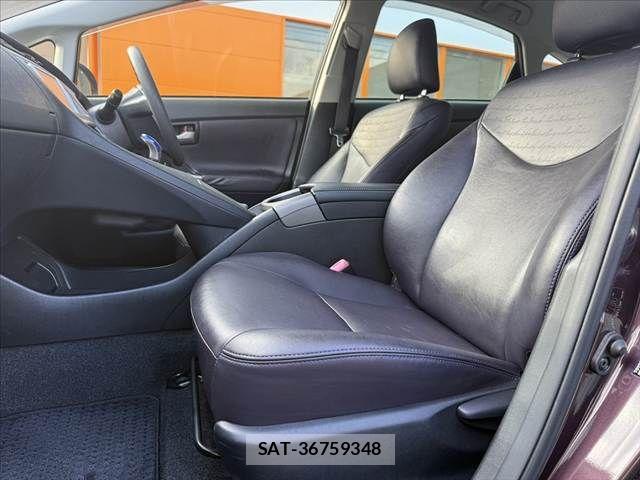 Toyota PRIUS 2013-08 7980667-16