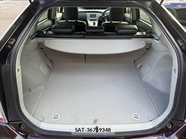 Toyota PRIUS 2013-08 7980667-19