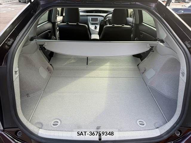 Toyota PRIUS 2013-08 7980667-20