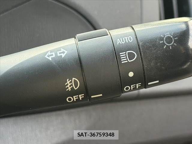 Toyota PRIUS 2013-08 7980667-23