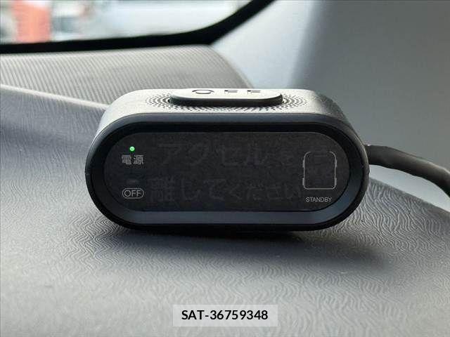 Toyota PRIUS 2013-08 7980667-26