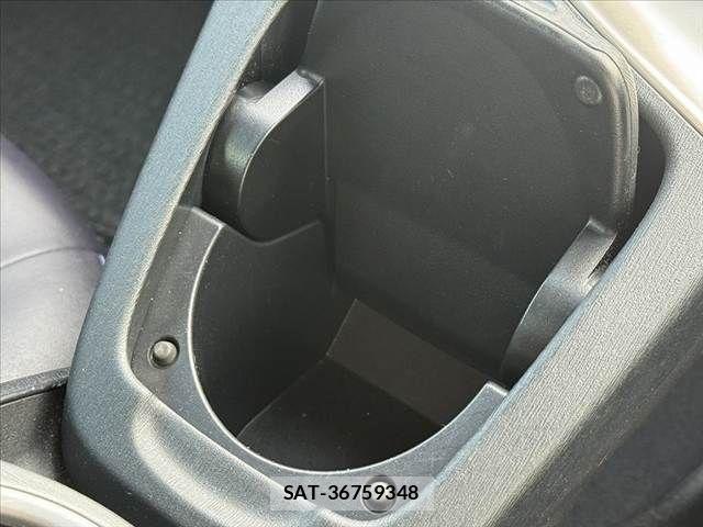 Toyota PRIUS 2013-08 7980667-29