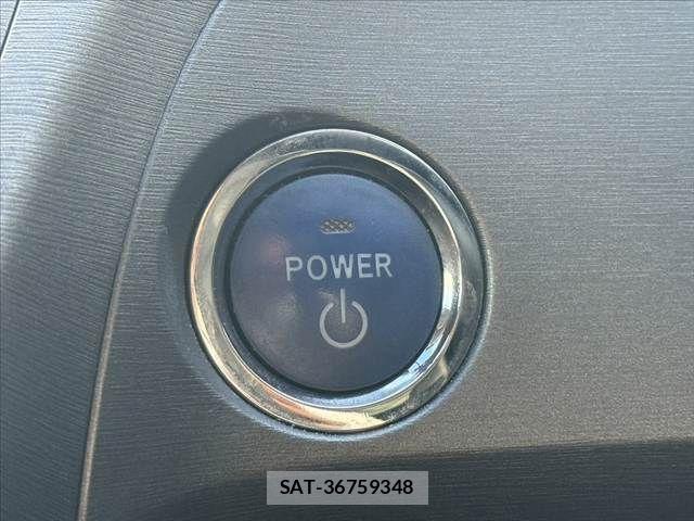 Toyota PRIUS 2013-08 7980667-4