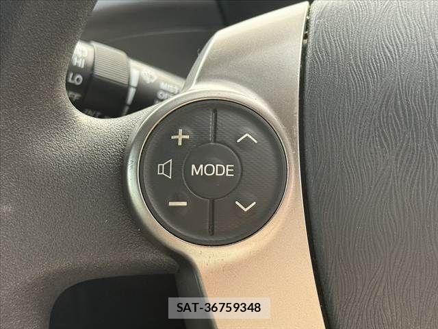 Toyota PRIUS 2013-08 7980667-5