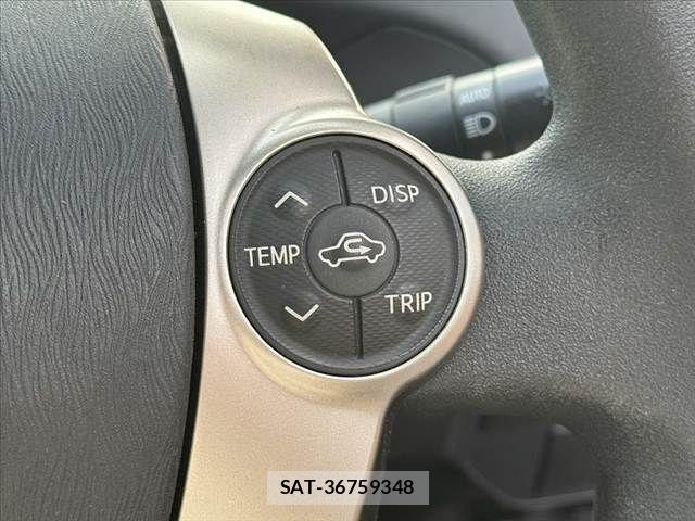 Toyota PRIUS 2013-08 7980667-6
