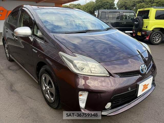 Toyota PRIUS 2013-08 7980667-7