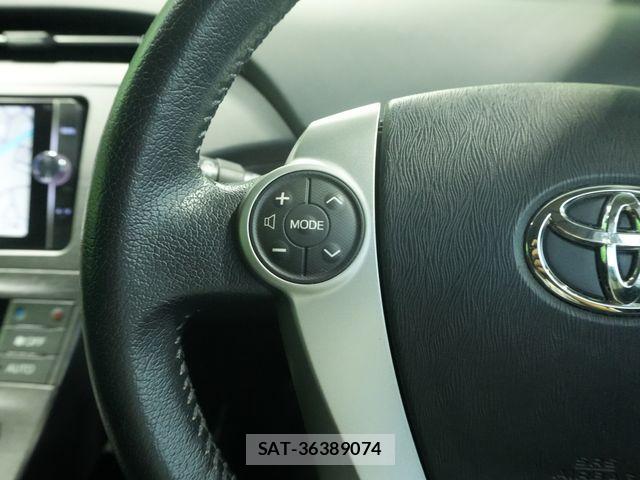 Toyota PRIUS 2014-03 7980673-12