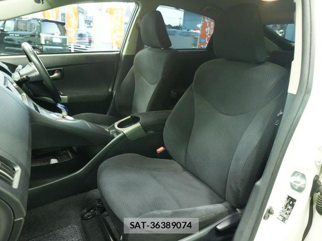 Toyota PRIUS 2014-03 7980673-25