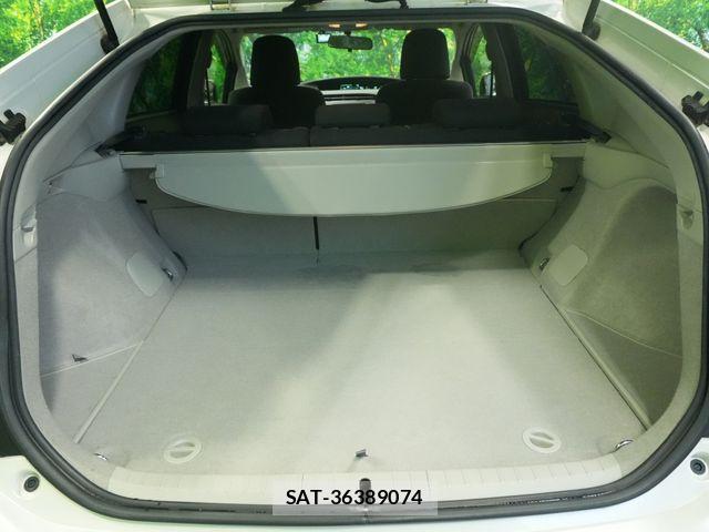 Toyota PRIUS 2014-03 7980673-28