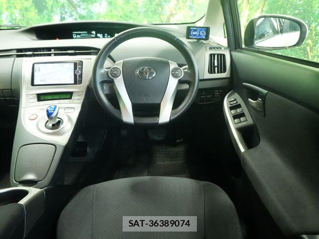 Toyota PRIUS 2014-03 7980673-6