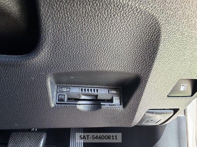 Toyota PRIUS 2019-08 7980638-14